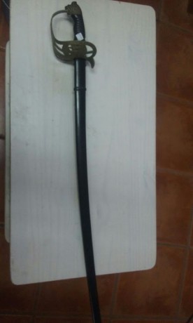 Hola amigos:
Me piden información sobre este sable, del cual yo no tengo ni idea. ¿Algún experto puede 11