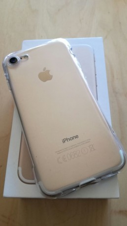Nuevo, con funda transparente 
Libre para cualquier operador 
Factura, caja y accesorios completo 
No 02