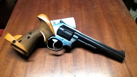 Por cuenta de un Compañero de mi Club Bahía De Cadiz vendo un revolver para Tiro Olimpico marca Taurus 01