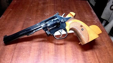 Por cuenta de un Compañero de mi Club Bahía De Cadiz vendo un revolver para Tiro Olimpico marca Taurus 00