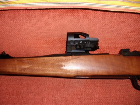   Vendo VOERE de cerrojo, calibre 9,3x62 con holográfico desmontable. Muy cuidado. Lo quito por haber 111