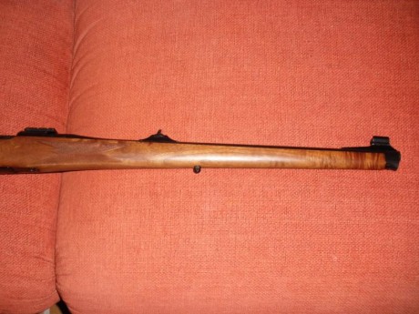   Vendo VOERE de cerrojo, calibre 9,3x62 con holográfico desmontable. Muy cuidado. Lo quito por haber 131