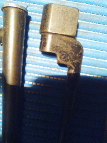 Hola pues eso que vendo dos bayonetas, una es inglesa con sus cuños fusil enffiel, y la otra es española 01