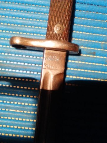 Hola pues eso que vendo dos bayonetas, una es inglesa con sus cuños fusil enffiel, y la otra es española 10
