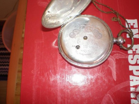 Vendo o cambio reloj de bolsillo en plata, comprado en Lituania parece ruso pero solo el nombre, en el 01