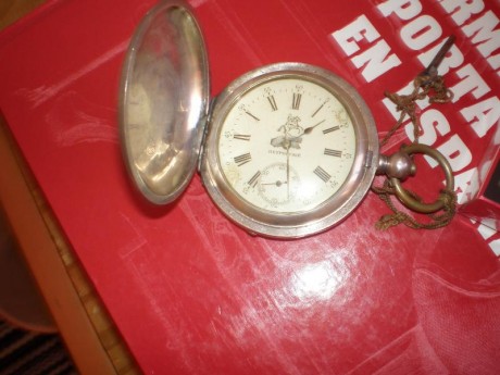 Vendo o cambio reloj de bolsillo en plata, comprado en Lituania parece ruso pero solo el nombre, en el 00
