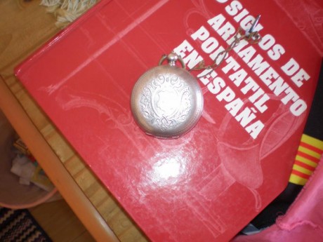 Vendo o cambio reloj de bolsillo en plata, comprado en Lituania parece ruso pero solo el nombre, en el 12