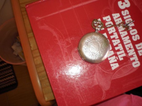 Vendo o cambio reloj de bolsillo en plata, comprado en Lituania parece ruso pero solo el nombre, en el 11