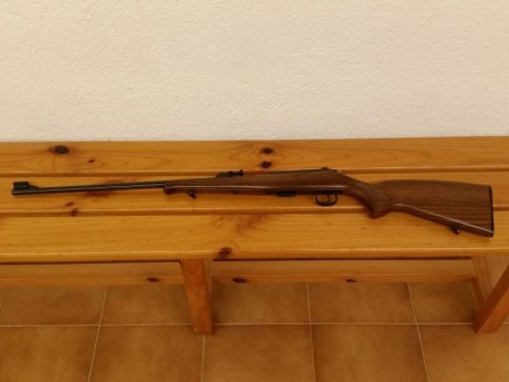 Vendo carabina Brno CZ 452 - 2E  ZKM calibre 22 LR de cerrojo, como "NUEVA".
Longitud total: 00