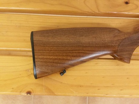 Vendo carabina Brno CZ 452 - 2E  ZKM calibre 22 LR de cerrojo, como "NUEVA".
Longitud total: 12