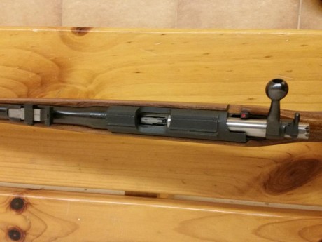 Vendo carabina Brno CZ 452 - 2E  ZKM calibre 22 LR de cerrojo, como "NUEVA".
Longitud total: 10