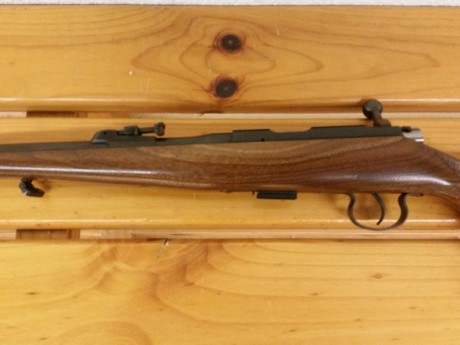 Vendo carabina Brno CZ 452 - 2E  ZKM calibre 22 LR de cerrojo, como "NUEVA".
Longitud total: 21