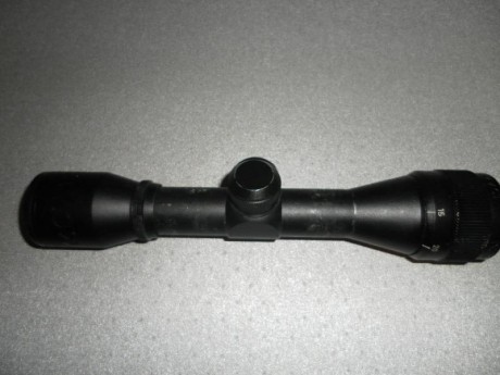 vendo visor gamo compact 4x32  tiene algunos arañazor pero funciona muy bien. se vende tal cual esta en 01