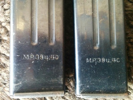 Vendo estas dos fundas portacargadores para el subfusil alemán MP.40. 

Nº.-1.- Compuesta por funda, una 12