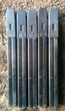 Vendo estas dos fundas portacargadores para el subfusil alemán MP.40. 

Nº.-1.- Compuesta por funda, una 11