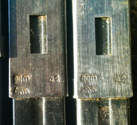 Vendo estas dos fundas portacargadores para el subfusil alemán MP.40. 

Nº.-1.- Compuesta por funda, una 10