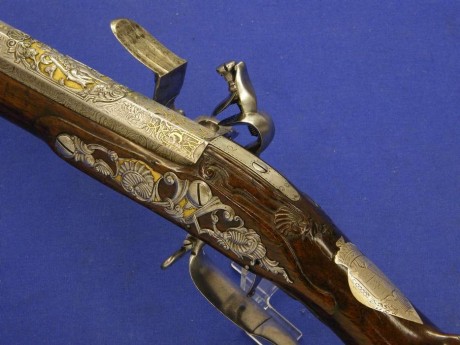 Voy a colocar unas fotos de un arma larga alemana de llave de mecha del siglo XVI. 41