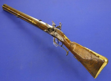 Voy a colocar unas fotos de un arma larga alemana de llave de mecha del siglo XVI. 62