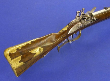 Voy a colocar unas fotos de un arma larga alemana de llave de mecha del siglo XVI. 61