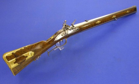 Voy a colocar unas fotos de un arma larga alemana de llave de mecha del siglo XVI. 60