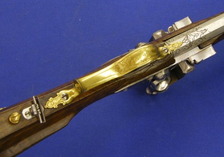 Voy a colocar unas fotos de un arma larga alemana de llave de mecha del siglo XVI. 81