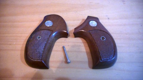   

Cachas en madera para S&W armazón J. 38€ con envío en península.
O cambio por cachas en madera 01