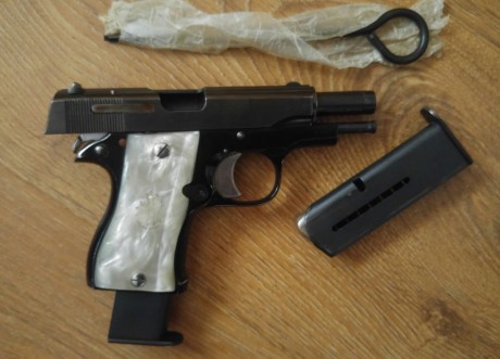 Vendo pistola STAR Mod. DKL 9 mm. Corto, con 2 cargadores, kit de limpieza y varias fundas. La vendo porque 01