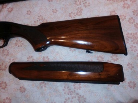 Se vende escopeta A303, calibre 12/70, cañón de 71cm. con 5 polychokes interiores originales, en perfecto 70