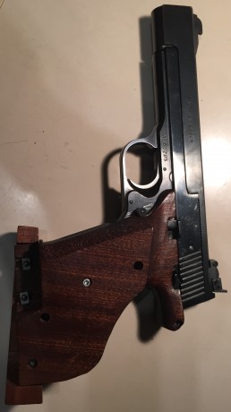 Vendo pistola S&W model 41 cal.22 en buen estado con dos cargadores, precio 350€ puesta en cualquier 02