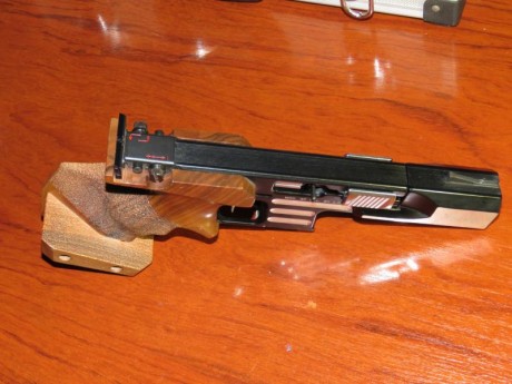 Vendo pistola para tiro standard PARDINI SP NEW 22 LR impecable. Completa con dos cargadores y accesorios 00