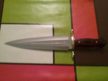 Como estoy iniciándome en el mundo de la caza mayor, he visto que muchos monteros llevan el cuchillo de 20