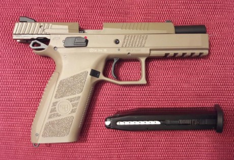   Hola compañeros. Por falta de uso vendo esta CZ P09 Desert Tan de Airsoft. Cal.6mmBB. Tal como se ve 02