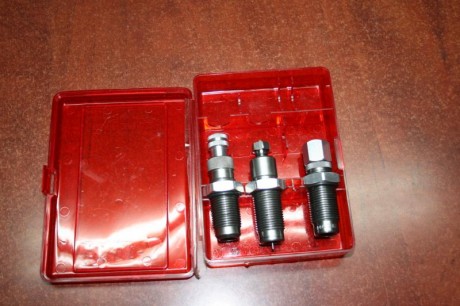 Despues de mirar en el armario, que joder lo grande que es, me he encontrado estos juegos de dies que 22