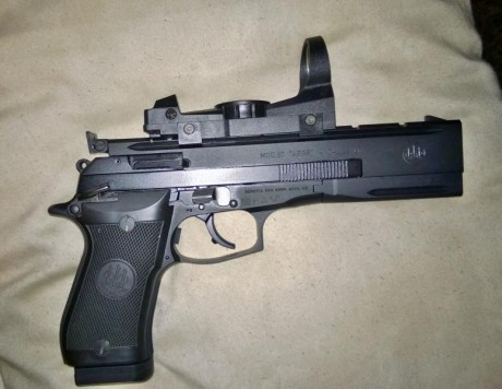Se vende, pistola Bereta 87 target 22lr. Como nueva, con carril en armazón y corredera para accesorios 00