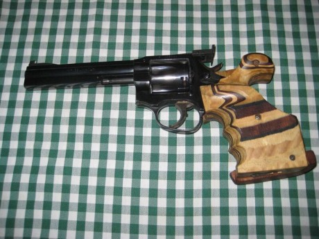  VENDIDA 

Revolver con cacha anatómica como nuevo, por cese de actividad. 

Precio: 800 Euros 
Interesados 11