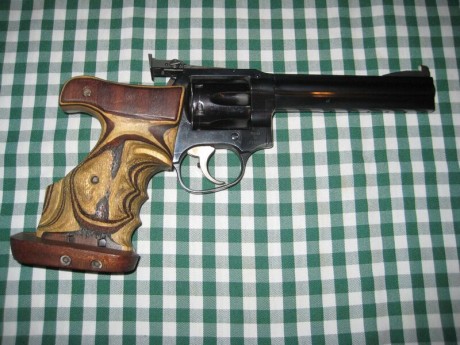  VENDIDA 

Revolver con cacha anatómica como nuevo, por cese de actividad. 

Precio: 800 Euros 
Interesados 10