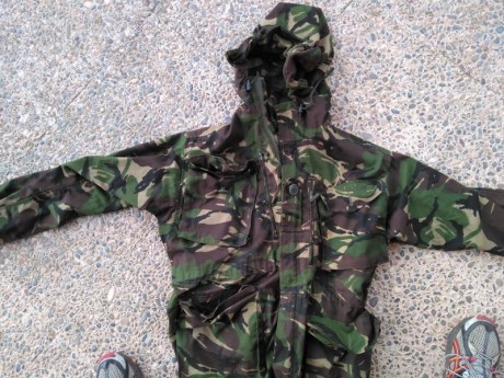 Vendo este chaqueton del ejercito ingles talla 170/96 esta usado pero en muy buen estado.
El precio es 01