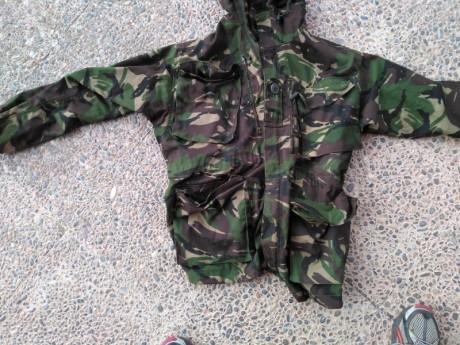 Vendo este chaqueton del ejercito ingles talla 170/96 esta usado pero en muy buen estado.
El precio es 11