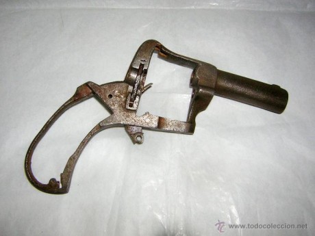 Lo he visto de venta en todocoleccion y lo pongo.

saludos 100
