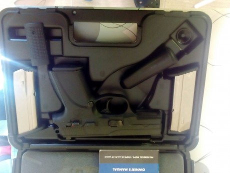 ----- VENDIDA -----

Se vende pistola compacta 9 mm pb,muy buen estado,3 cargadores de 15,caja original,un 01
