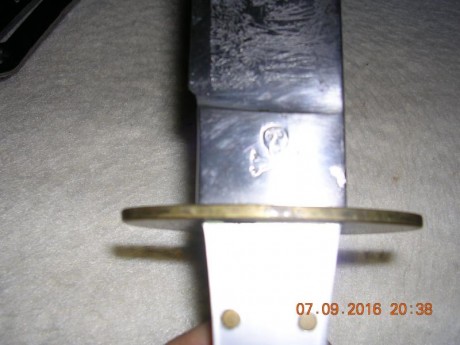 Busco cuchillo para usar en tiradas de cowboy como complemento de la vestimenta, es mas decorativo que 20