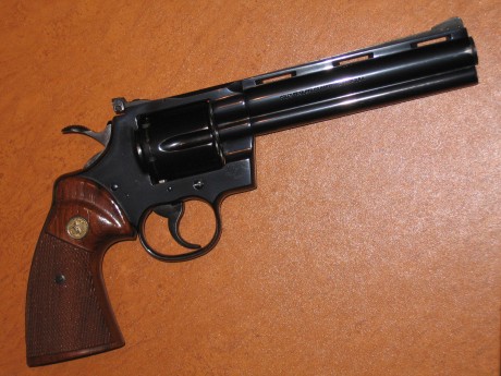 Hola,
quiero comprar un Colt Python de 6" y entre las ofertas que tengo hay una de un modelo, aparentemente 60