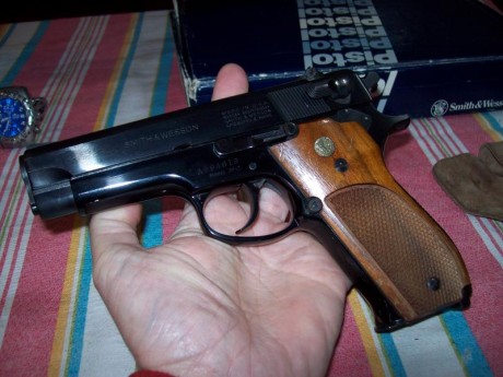 Vendo esta pistola Smith & Wesson modelo 39-2, calibre 9mm pb, la cual no uso y se encuentra en magnífico 00