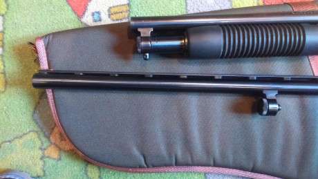 Mossberg-Maverick con dos caňones, uno corto cilíndrico y uno de caza con 4 chockes y solista ventilada.
Muy 40