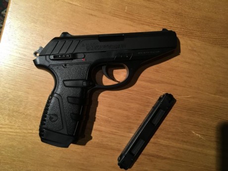 Vendo Gamo P-25 Blowback prácticamente nueva, la compre por capricho hace un año y la he usado 3 o 4 veces 00