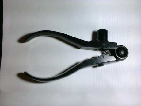 Vendo tenaza Lyman modelo 310. Sin dies. Usada, en muy buen estado.
Precio: 57 € con  gastos de envio 01