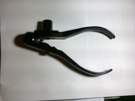 Vendo tenaza Lyman modelo 310. Sin dies. Usada, en muy buen estado.
Precio: 57 € con  gastos de envio 00