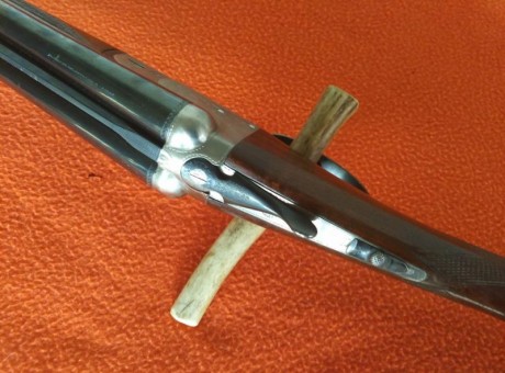 Escopeta Ugartechea modelo 40 NEX del calibre 28/70.
Cañones de 66 cm con * * * * y * * .
Lista Churchill.
Culata 01