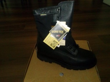 Se venden Botas Iturri Goretex del ejercito sin estrenar del nº 43 precio 50 euros 20