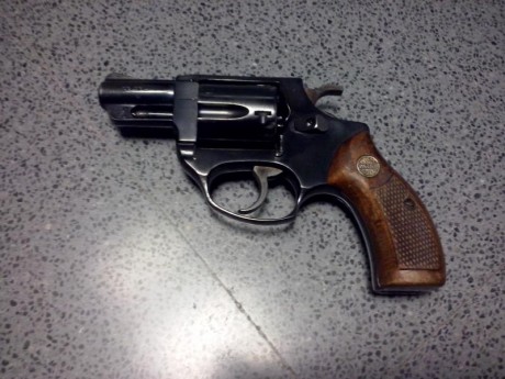 Vendo revólver Astra de dos pulgadas y calibre 38 mm. por no usar, muy cuidado, al ser segunda arma casi 00